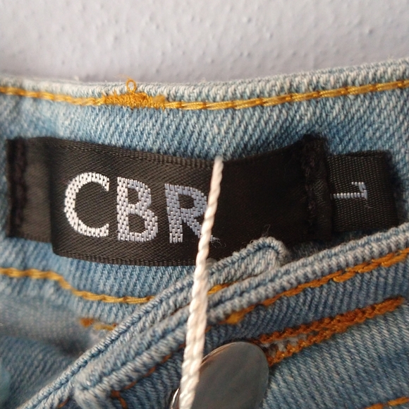 Floral Lace cut Jeans - Picture 5 of 8